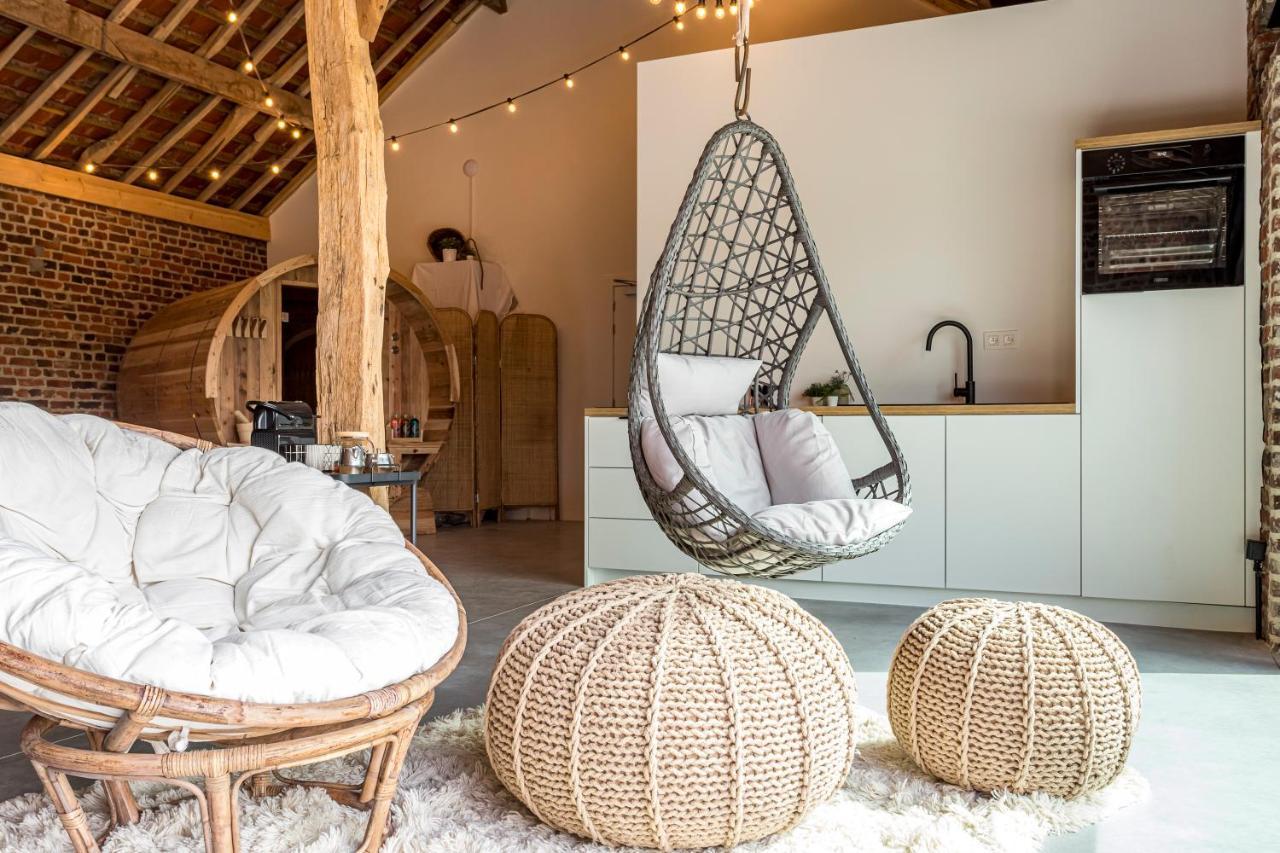 De Hoeveschuur Bed & Breakfast Riemst