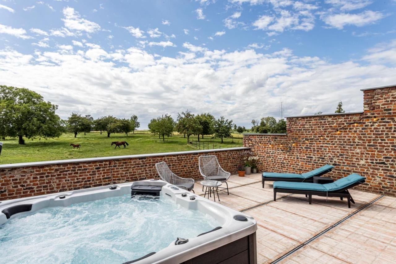 De Hoeveschuur Bed & Breakfast Riemst